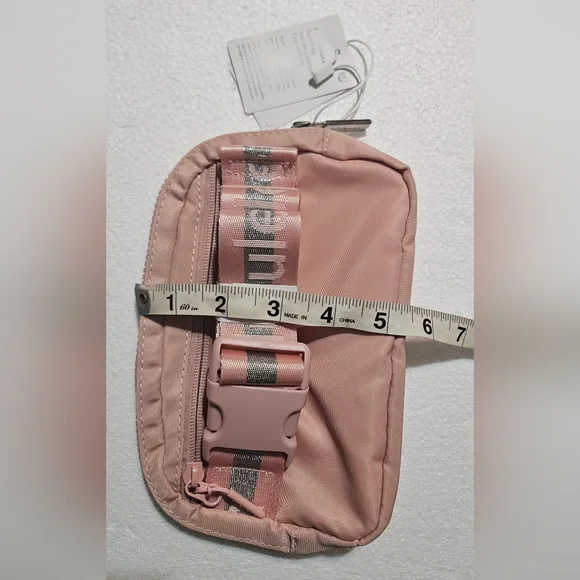 💛💜Lululemon Everywhere Belt Bag 1L💛💜 - Picture 5 of 5
